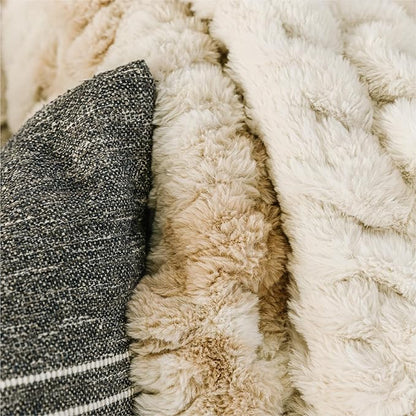 Minky Designs Crème Brulee Minky Blanket – Ultra Soft Faux Fur Throw Blanket for Couch, Bed & Home – Fluffy, Warm & Luxurious – Chic Collection (Medium, 50x60)