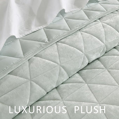 Homzard Velvet Quilt Set Queen Size Bedding Set,Mint Quilts Queen Size, Luxury Velvet Comforter, Light Green Bedspreads,Soft Lightweight Bed Set 3 Piece All Season