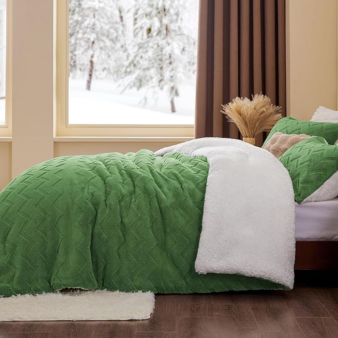 BEDELITE Fluffy Queen Comforter Set - Super Soft Sherpa Sage Green Comforter for Queen Size Bed, Luxury Warm Bedding Set for Winter, Fuzzy Bed Set 3 Pieces (1 Comforter, 2 Pillowcases)