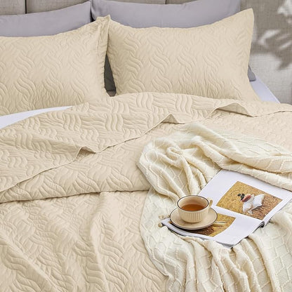 Love's cabin Quilts for Queen Bed Camel Bedspreads Bedding Set - Summer Lightweight Bedspread Comforter - Wave Pattern Bedding Coverlet for All Season - 3 Pieces (1 Quilt, 2 Pillow Shams)