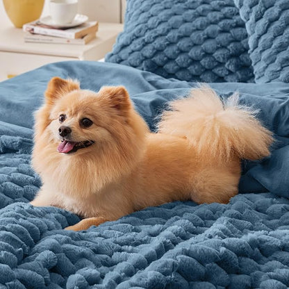 BEDELITE Fluffy King Size Comforter Set - Blue Fog Fleece Soft Comforter for King Size Bed, Luxury Warm Bedding Set for Winter, Fuzzy Bed Set 3 Pieces (1 Comforter, 2 Pillowcases)