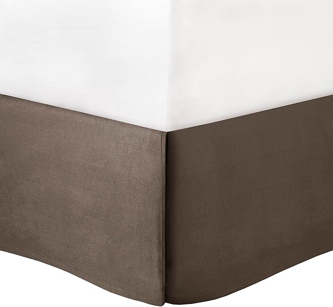 Madison Park Bellagio Cozy Comforter Set - Luxurious Jaquard Traditional Damask Design, All Season Down Alternative Bedding with Matching Shams, Decorative Pillow, King(104"x92"), Brown/Gold 7 Piece
