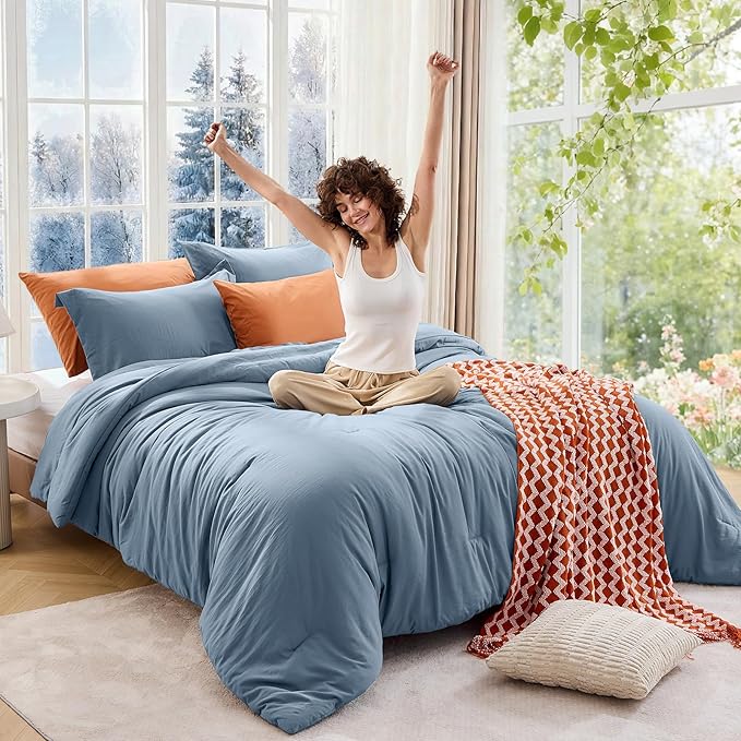 MUXHOMO Queen Comforter Set, All Season Ultra Soft Down Alternative Bedding - 3 Piece Lightweight Bed Set Includes 1 Comforter (90"x90") and 2 Pillow Shams (20"x26"), Sea Blue