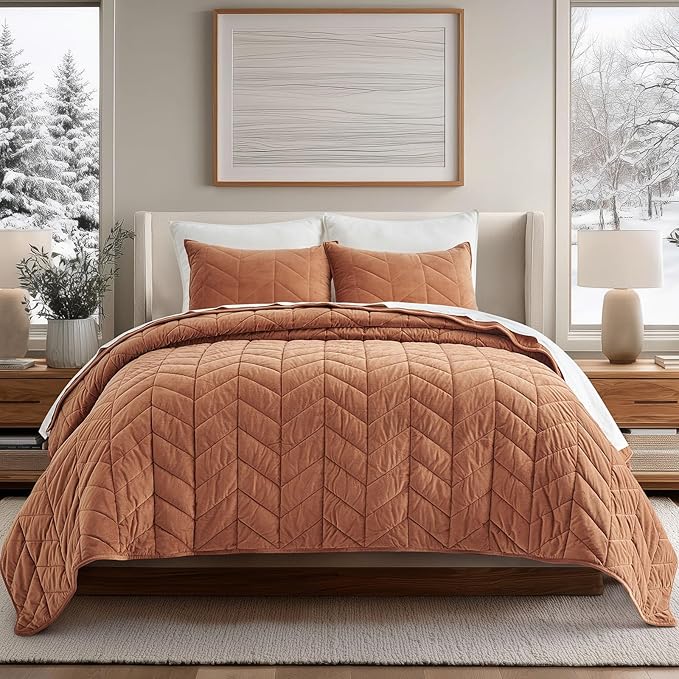EVERGRACE 3 Pieces Luxurious Velvet King Quilts, Ultra Soft Lightweight Velvet Comforter Set, Matelasse Oversized Bedspread Coverlet for All Season with 2 Shams, Burnt Orange, 108"x96"