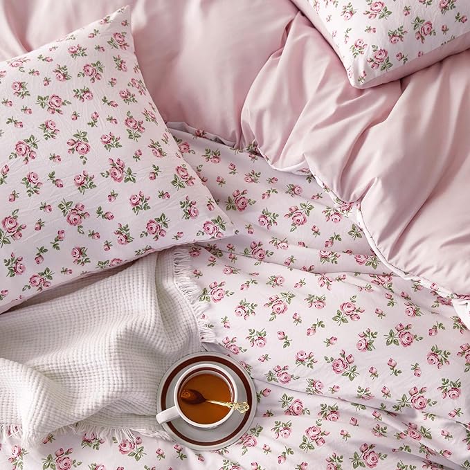 Wake In Cloud - Floral Comforter Set, Coquette Cottagecore Aesthetic Flower Shabby Chic Pattern for Women Teen Girls, Soft Lightweight Bedding, 3 Pieces, Pink, Full Size