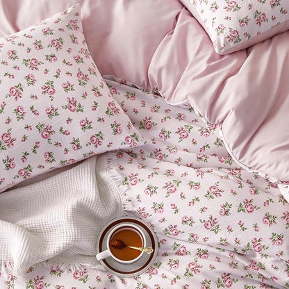 Wake In Cloud - Floral Comforter Set, Coquette Cottagecore Aesthetic Flower Shabby Chic Pattern for Women Teen Girls, Soft Lightweight Bedding, 3 Pieces, Pink, Full Size