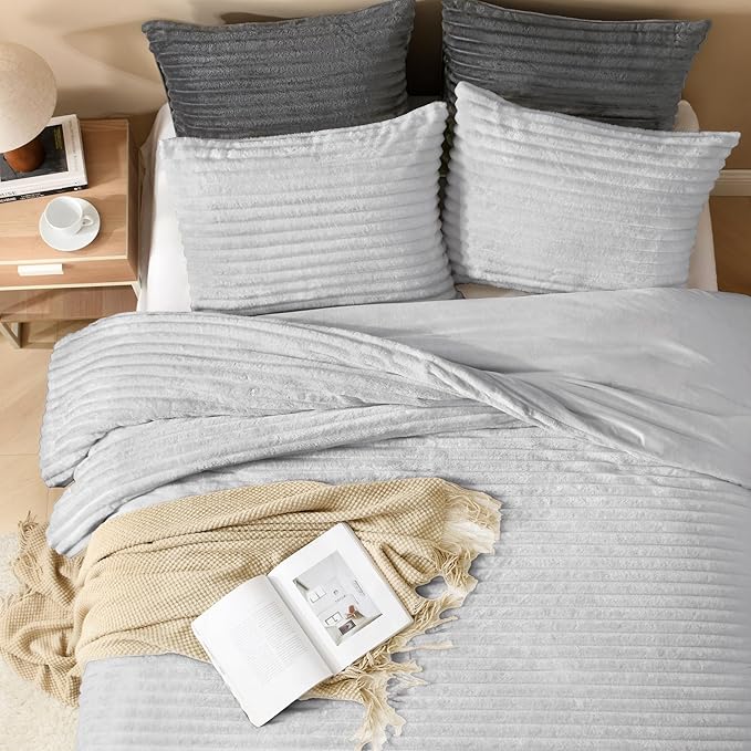 Andency Queen Comforter Set, Fluffy Super Soft Light Grey Comforter for Queen Size Bed, Winter Warm Fleece Faux Fur Bedding Set, Luxury Plush Fuzzy Bed Set 3pcs (1 Shaggy Comforter, 2 Pillowcases)