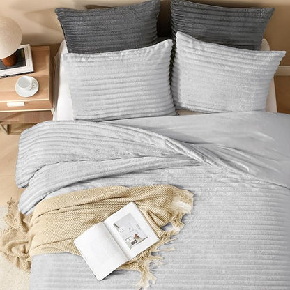 Andency Queen Comforter Set, Fluffy Super Soft Light Grey Comforter for Queen Size Bed, Winter Warm Fleece Faux Fur Bedding Set, Luxury Plush Fuzzy Bed Set 3pcs (1 Shaggy Comforter, 2 Pillowcases)