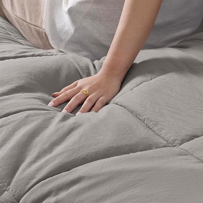 UGG Leonora Comforter Set with 2 Pillow Shams Lightweight Down Alternative Blanket Reversible Cozy Warm All Season Washable and Hypoallergenic Bedding Set, Full/Queen, Light Grey