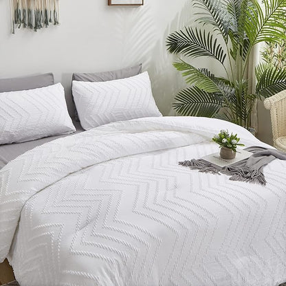 CLOTHKNOW White Tufted Queen Comforter Set Farmhouse Bedding Comforter Sets Soft Boho Queen Comforter Shabby Chic Comforter with 2 x Pillow Cases