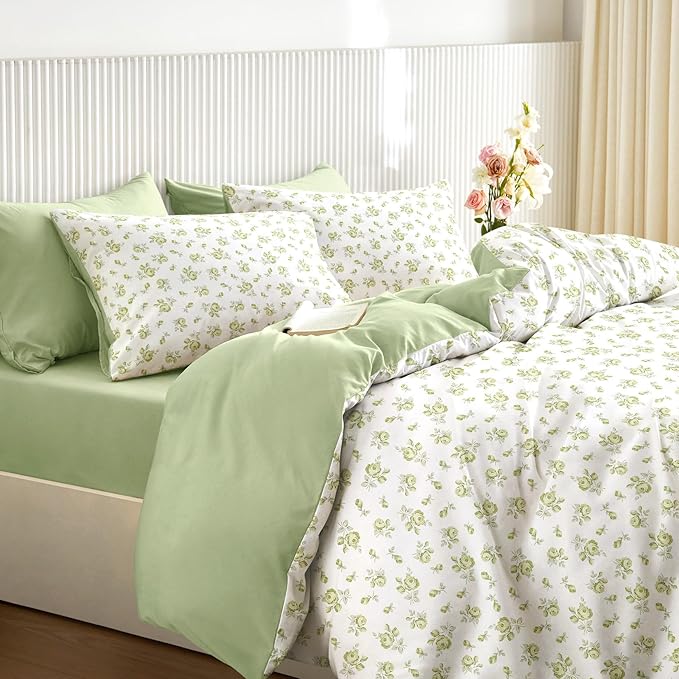 Wake In Cloud - Floral Comforter Set, Coquette Cottagecore Aesthetic Flower Shabby Chic Pattern for Women Teen Girls, Soft Lightweight Bedding, 3 Pieces, White Green, Twin/Twin XL Size