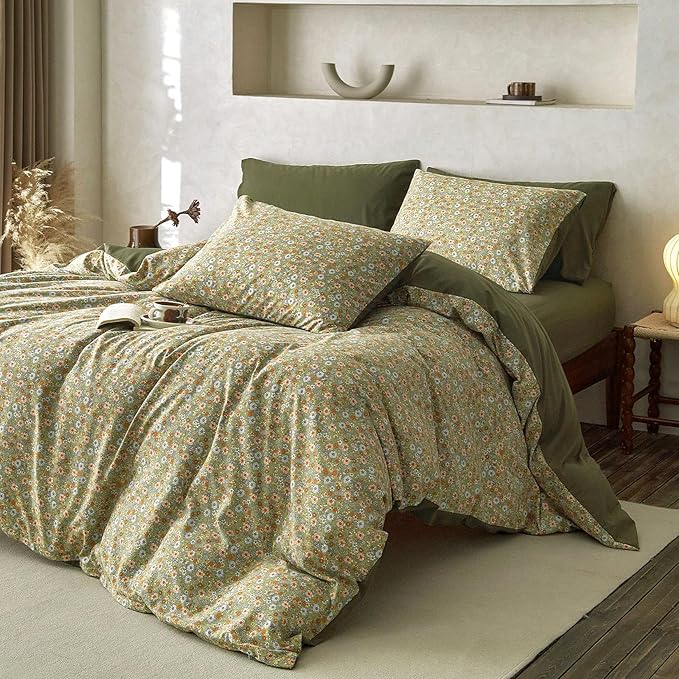 Wake In Cloud - Floral Comforter Set, Cute Vintage Flower Cottagecore Aesthetic for Women Teen Girls, Soft Lightweight Dorm Bedding, 3 Pieces, Olive Green, Full Size