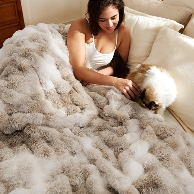Bedsure GentleSoft Fluffy Fuzzy Twin Blanket, Soft Cozy Fleece Faux Fur Blanket, Pink Decorations Minky Velvet Couch Cover, Thick Warm Plush Women Men Birthday Gifts, 870GSM, Tie-dye Taupe