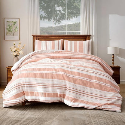 Amazon Basics Comforter Set, 3-Piece Jacquard Microfiber Comforter and 2 Pillow Shams, All-Season Bedding, Full, Pink Striped