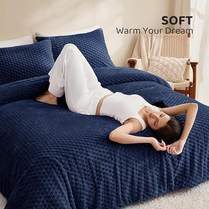 Petrichor Fluffy King Comforter Set - Ultra-Soft Navy Flannel Thick Comforter for King Bed, Luxury Warm Bedding Set for Winter & Fall, Cozy Fuzzy Bed Set 3 Pieces (1 Comforter & 2 Pillowcases)