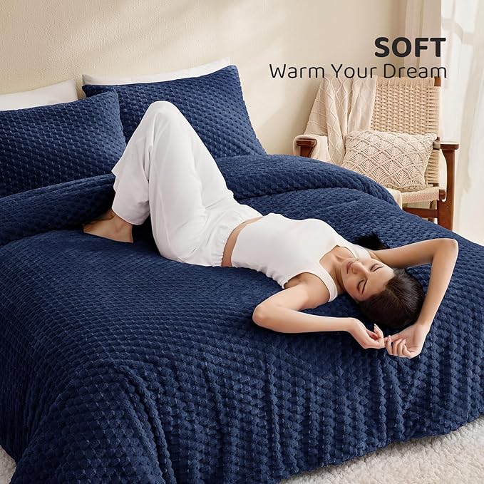 Petrichor Fluffy Queen Comforter Set - Ultra-Soft Navy Flannel Thick Comforter for Queen Bed, Luxury Warm Bedding Set for Winter & Fall, Cozy Fuzzy Bed Set 3 Pieces (1 Comforter & 2 Pillowcases)
