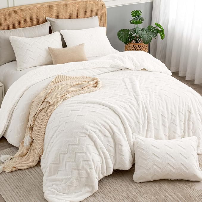BEDELITE Fluffy Queen Comforter Set - Super Soft Sherpa Beige Comforter for Queen Size Bed, Luxury Warm Bedding Set for Winter, Fuzzy Bed Set 3 Pieces (1 Comforter, 2 Pillowcases)
