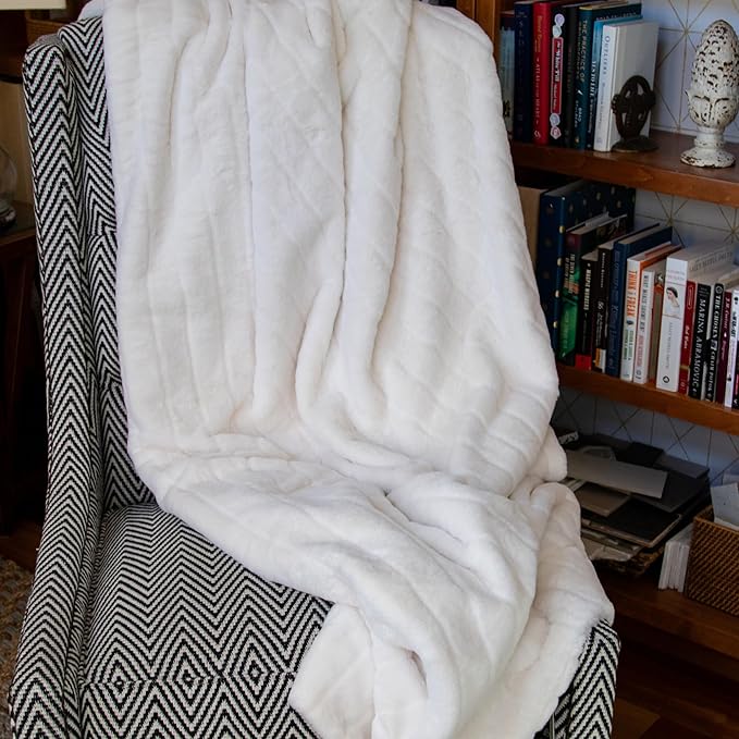 Minky Designs Polar Bear Minky Blanket – Ultra Soft Faux Fur Throw Blanket for Couch, Bed & Home – Fluffy, Warm & Luxurious – Posh Collection (Medium, 50x60)
