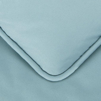 Amazon Basics Lightweight, Soft King Size Comforter Set, All-Season Down-Alternative 3-Piece Bedding, Pinch Pleat Design with Piped Edges, Spa Blue