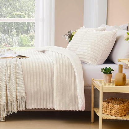 Geniospin Fleece King Size Comforter Set, Soft Fuzzy Fleece King Bedding Set, 3-Pieces White Comforter Set for All Season, Warm Fluffy Comforter with 2 Pillow Cases