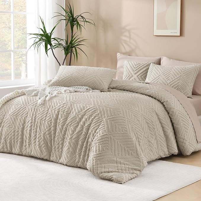 Andency Oatmeal Queen Comforter Set, Lightweight Fluffy Boho Bedding Comforter Set, 3 Pieces Tufted Farmhouse Shabby Chic Bed Set for All Seasons (1 Comforter 90x90In, 2 Pillowcases)