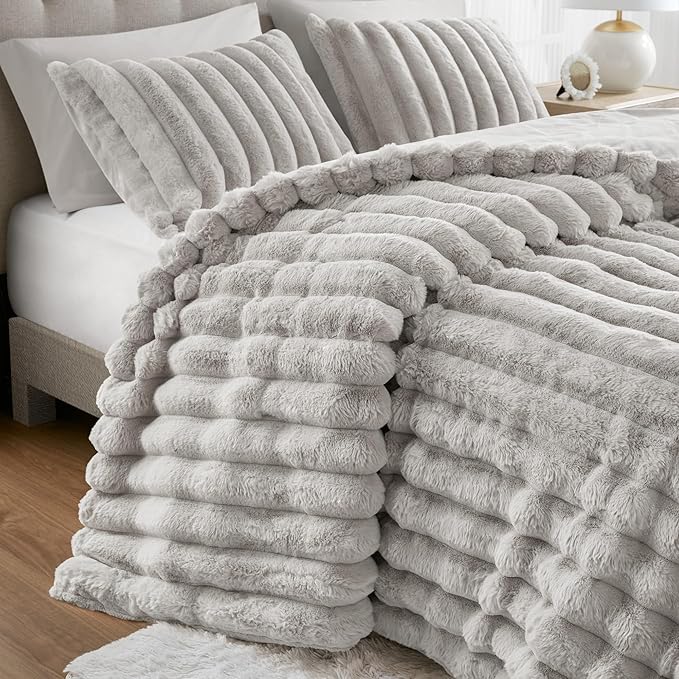 Madison Park Jasmine King Comforter Set, Luxurious Reversible Faux Fur Plush Ribbed Velvet Bedding, Fuzzy Thick Warm Winter Comforter, Super Soft Fluffy 3-Piece Set Light Grey