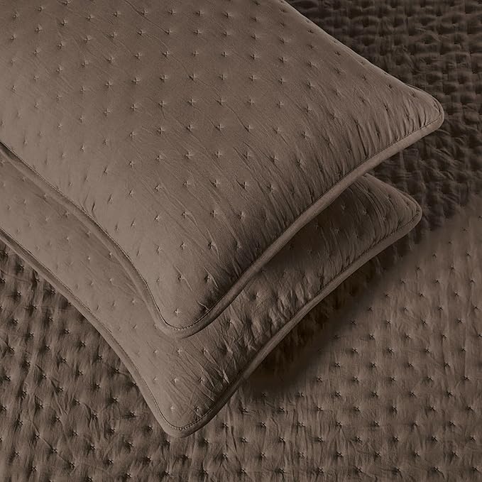 Amazon Basics Brushed Microfiber Quilt Set, Extra Soft with Natural Texture, 3-Piece, Queen/Full, Brown