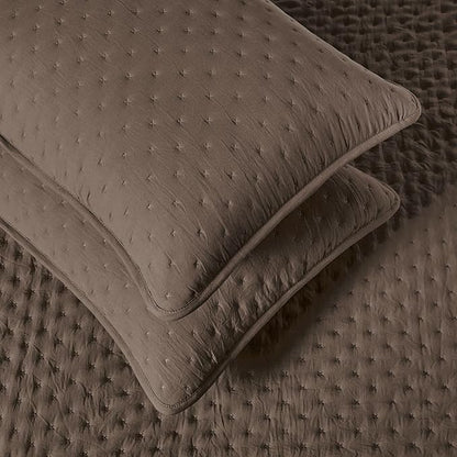 Amazon Basics Brushed Microfiber Quilt Set, Extra Soft with Natural Texture, 3-Piece, Queen/Full, Brown