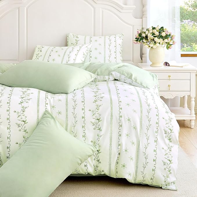Wake In Cloud - Shabby Chic Comforter Set, Cottagecore Floral Romantic Charming Style with Botanical Stripe Pattern, Soft Lightweight Bedding, 3 Pieces, Green White, Full Size