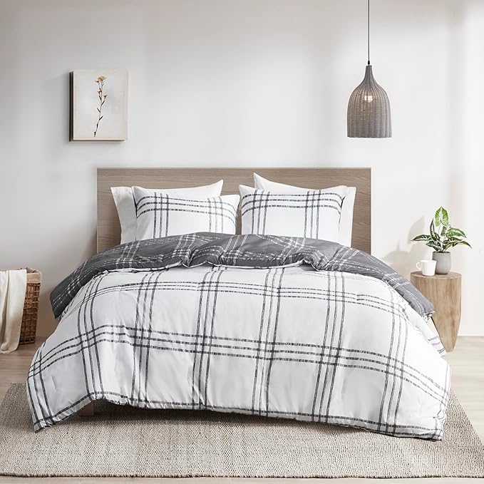 Intelligent Design Pike Reversible Comforter Set, Cottage Plaid Print, Modern Cabin Lifestyle, Down Alternative, All Season Bedding with Matching Sham, Twin/Twin XL White/Grey 2 Piece