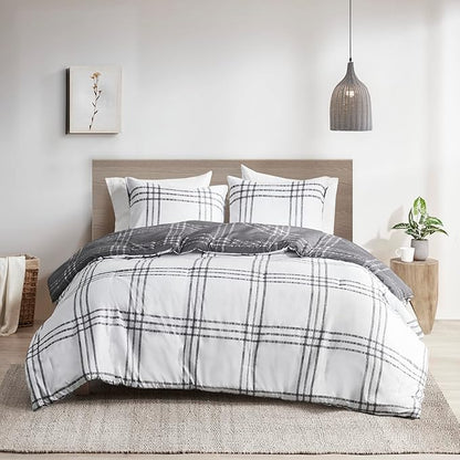 Intelligent Design Pike Reversible Comforter Set, Cottage Plaid Print, Modern Cabin Lifestyle, Down Alternative, All Season Bedding with Matching Sham, Twin/Twin XL White/Grey 2 Piece