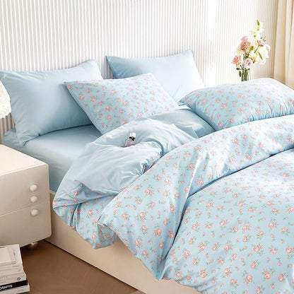 Wake In Cloud - Floral Comforter Set, Coquette Cottagecore Aesthetic Flower Shabby Chic Pattern for Women Teen Girls, Soft Lightweight Bedding, 3 Pieces, Blue Pink, Full Size