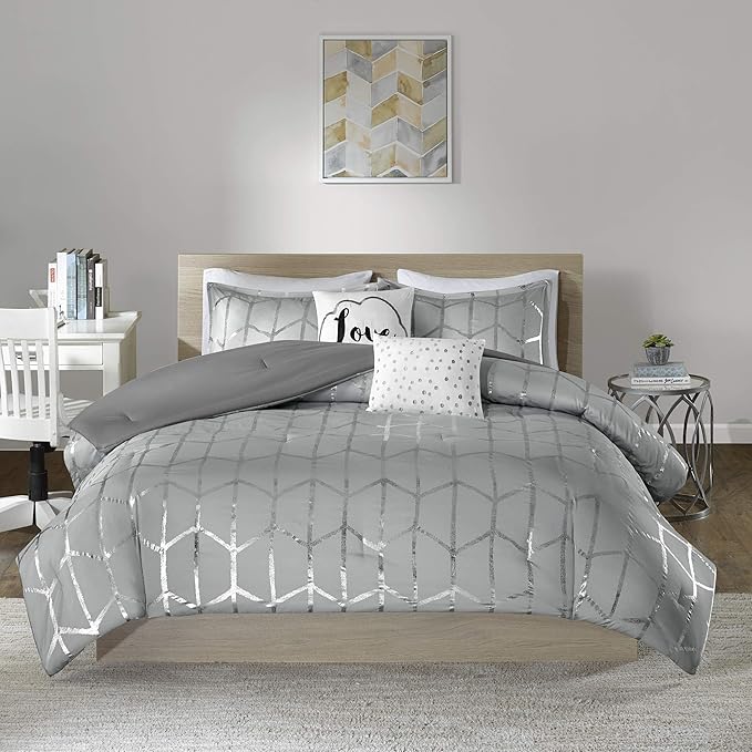 Intelligent Design Raina Full/Queen Comforter Set, Soft Microfiber, Modern Geometric Metallic Bed Set, 5 Pieces College Bedding with 2 Shams, 2 Toss Pillows Grey/Silver