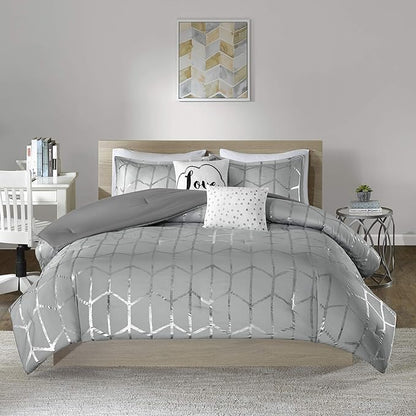 Intelligent Design Raina Full/Queen Comforter Set, Soft Microfiber, Modern Geometric Metallic Bed Set, 5 Pieces College Bedding with 2 Shams, 2 Toss Pillows Grey/Silver
