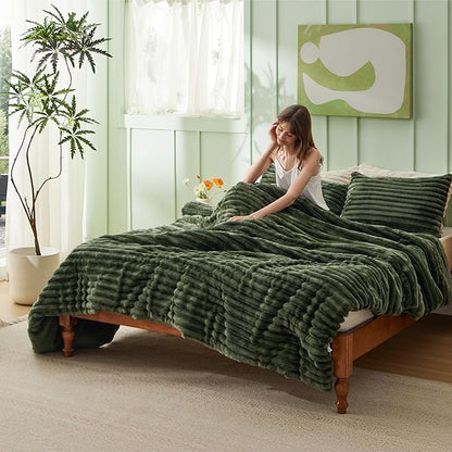 Bedsure California King Comforter - GentleSoft™ 3 Pieces Double-Side Fleece Comforter Set, Cozy Striped Room Decor Aesthetic, Luxury Olive Green Cal King Bedding with 2 Pillowcases, 104x96 Inches