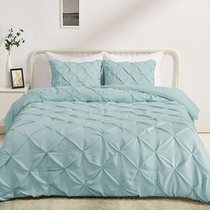 Amazon Basics Lightweight, Soft King Size Comforter Set, All-Season Down-Alternative 3-Piece Bedding, Pinch Pleat Design with Piped Edges, Spa Blue