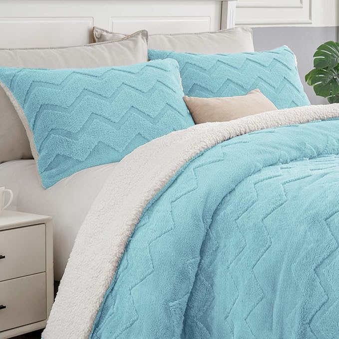 BEDELITE Fluffy Queen Comforter Set - Super Soft Sherpa Light Blue Comforter for Queen Size Bed, Luxury Warm Bedding Set for Winter, Fuzzy Bed Set 3 Pieces (1 Comforter, 2 Pillowcases)