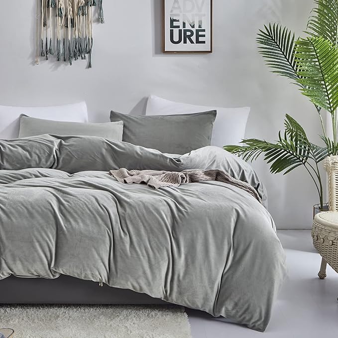 CLOTHKNOW Grey Velvet King Size Comforter Set 3Pcs Fluffy Bedding Comforter Sets Soft Gray Comforter Flannel Comforter with 2 x Pillow Cases