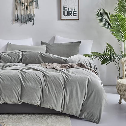 CLOTHKNOW Grey Velvet King Size Comforter Set 3Pcs Fluffy Bedding Comforter Sets Soft Gray Comforter Flannel Comforter with 2 x Pillow Cases