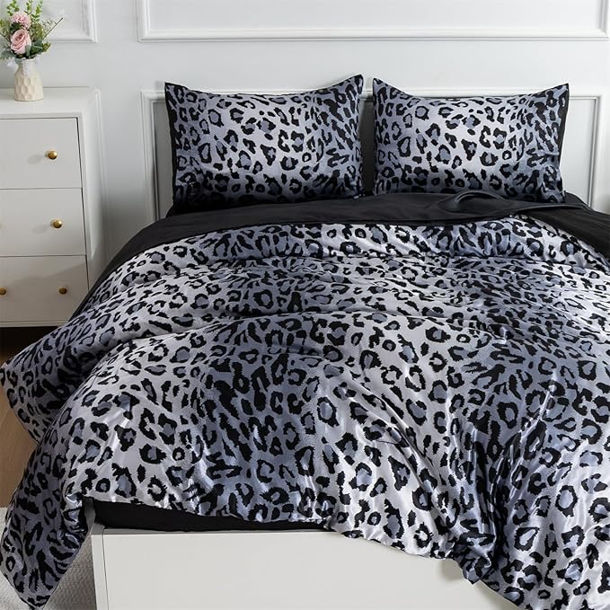 A Nice Night Leopard Printed，Silver Grey Satin Silky Soft Quilt Sexy Luxury Super Soft Microfiber Comforter Quilt Bedding Comforter Set Full/Queen, Light Weighted (Silver, Queen(88-by-88-inches))