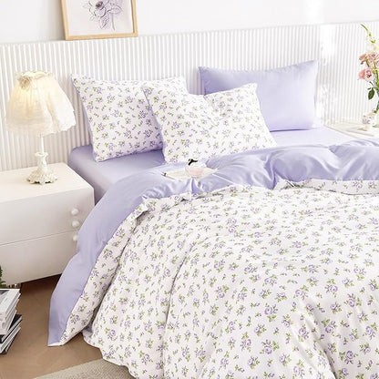 Wake In Cloud - Floral Comforter Set, Coquette Cottagecore Aesthetic Flower Shabby Chic Pattern for Women Teen Girls, Soft Lightweight Bedding, 3 Pieces, White Purple, Full Size