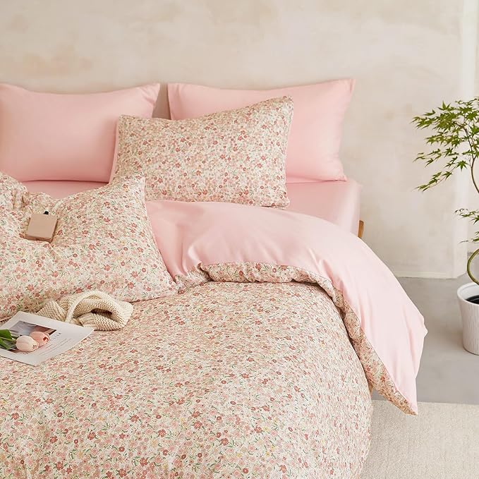 Wake In Cloud - Floral Comforter Set, Cute Vintage Flower Cottagecore Aesthetic for Women Teen Girls, Soft Lightweight Dorm Bedding, 3 Pieces, Cream Pink, Full Size