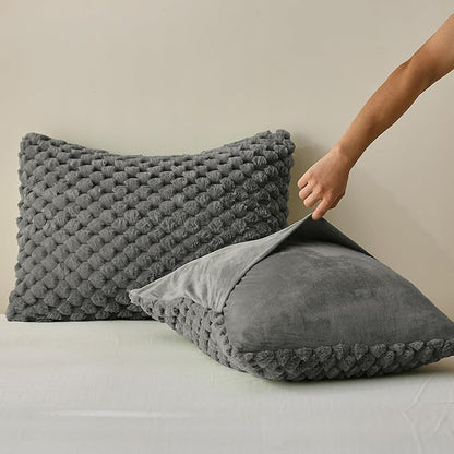Simple&Opulence Fluffy Faux Fur Comforter Set, Plush Fuzzy Minky Bedding Set, 3 Pieces Warm Soft Comforter Bedding Set for Winter - 1 Shaggy Comforter with 2 Pillow Shams(King, Grid - Dark Grey)