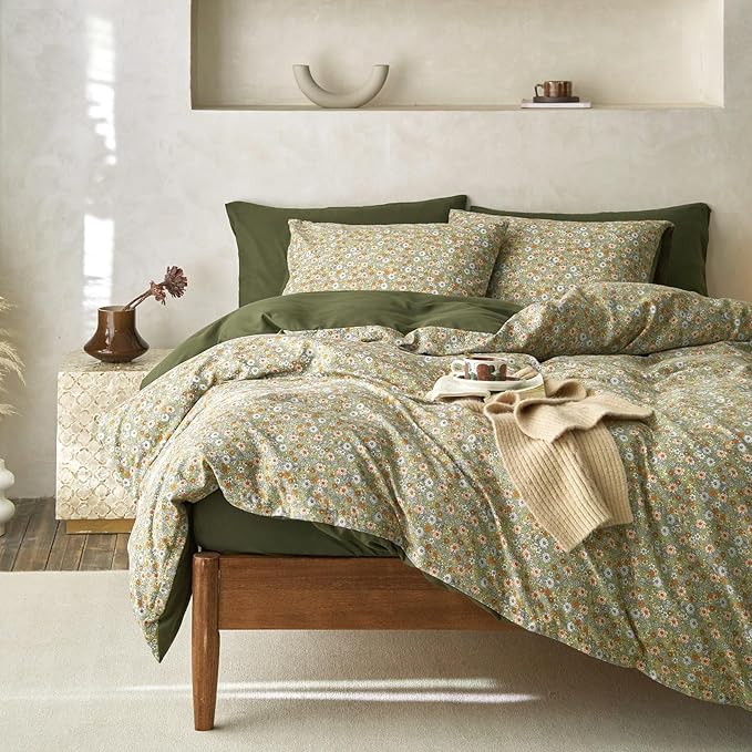 Wake In Cloud - Floral Comforter Set, Cute Vintage Flower Cottagecore Aesthetic for Women Teen Girls, Soft Lightweight Dorm Bedding, 3 Pieces, Olive Green, Twin/Twin XL Size