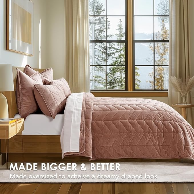 EVERGRACE 3 Pieces Luxurious Velvet King Quilts, Ultra Soft Lightweight Velvet Comforter Set, Matelasse Oversized Bedspread Coverlet for All Season with 2 Shams, Terracotta Clay, 108"x96"