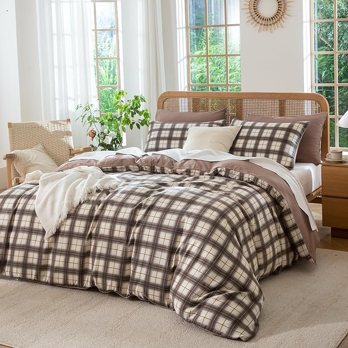 Queen Comforter Set Plaid 3 Pieces Soft Cute Plaid Bedding Comforter Lightweight Check Geometric Style Geometric Comforter Set for All Seasons 1 Comforter and 2 Pillowcases