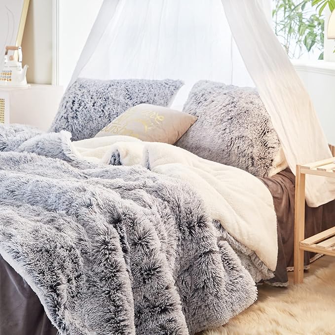 Luxury Faux Fur Shaggy Comforter Set King Size, Plush & Sherpa Reversible Comforter Grey with White, 3 Pieces Fluffy Fuzzy Bedding Set Ultra Soft and Warm for Winter (1 Comforter + 2 Pillowcases)