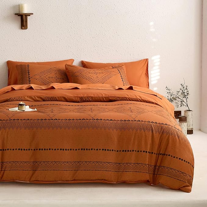 Wake In Cloud - Boho Comforter Set, Farmhouse Bohemian Western Aztec Neutral Aesthetic, Soft Lightweight Bedding, 3 Pieces, Burnt Orange, Full Size
