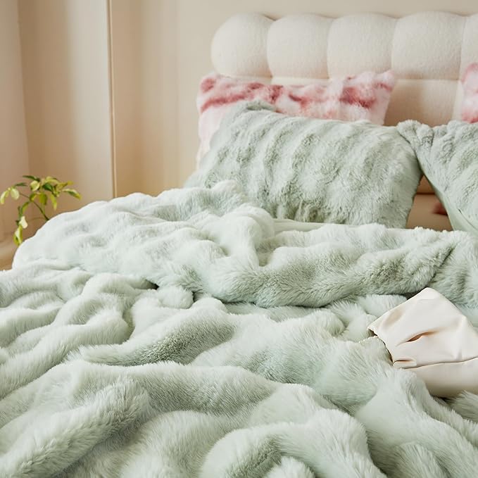 Simple&Opulence Fluffy Faux Fur Comforter Set, Plush Fuzzy Minky Bedding Set, 3 Pieces Warm Soft Comforter Bedding Set for Winter - 1 Shaggy Comforter with 2 Pillow Shams(Queen, Light Green)