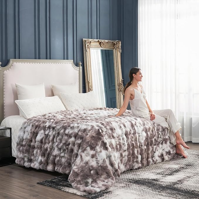 Cozy Bliss Faux Fur Throw Blanket for Bed King Size, Fuzzy Soft Plush Thick Bubble Blanket for Sofa Bedroom Living Room, 90 * 90 Inches Tie Dye Taupe